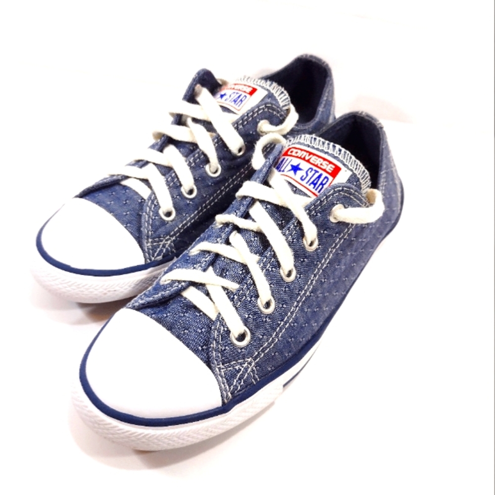 Women's size 7 Converse All Star